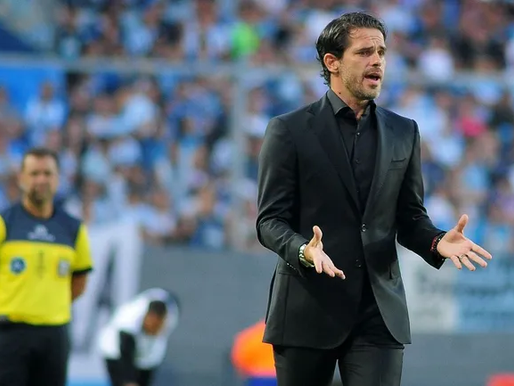 Noche para el olvido de Fernando Gago: fue goleado, insultado y agredido en México