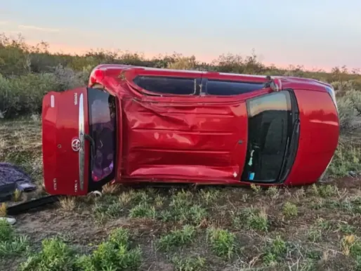 Vuelco en Ruta 250: regresaba a Roca con su hija de 4 años y se salvaron de milagro