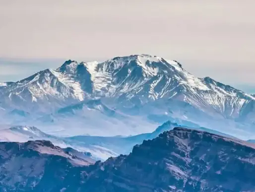 Advierten que el volcán Domuyo se está inflando y piden un monitoreo permanente