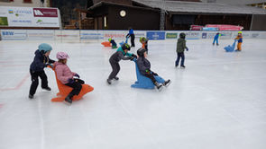 1./2. PS rot                                       Ausflug zum Eisfeld in Langnau