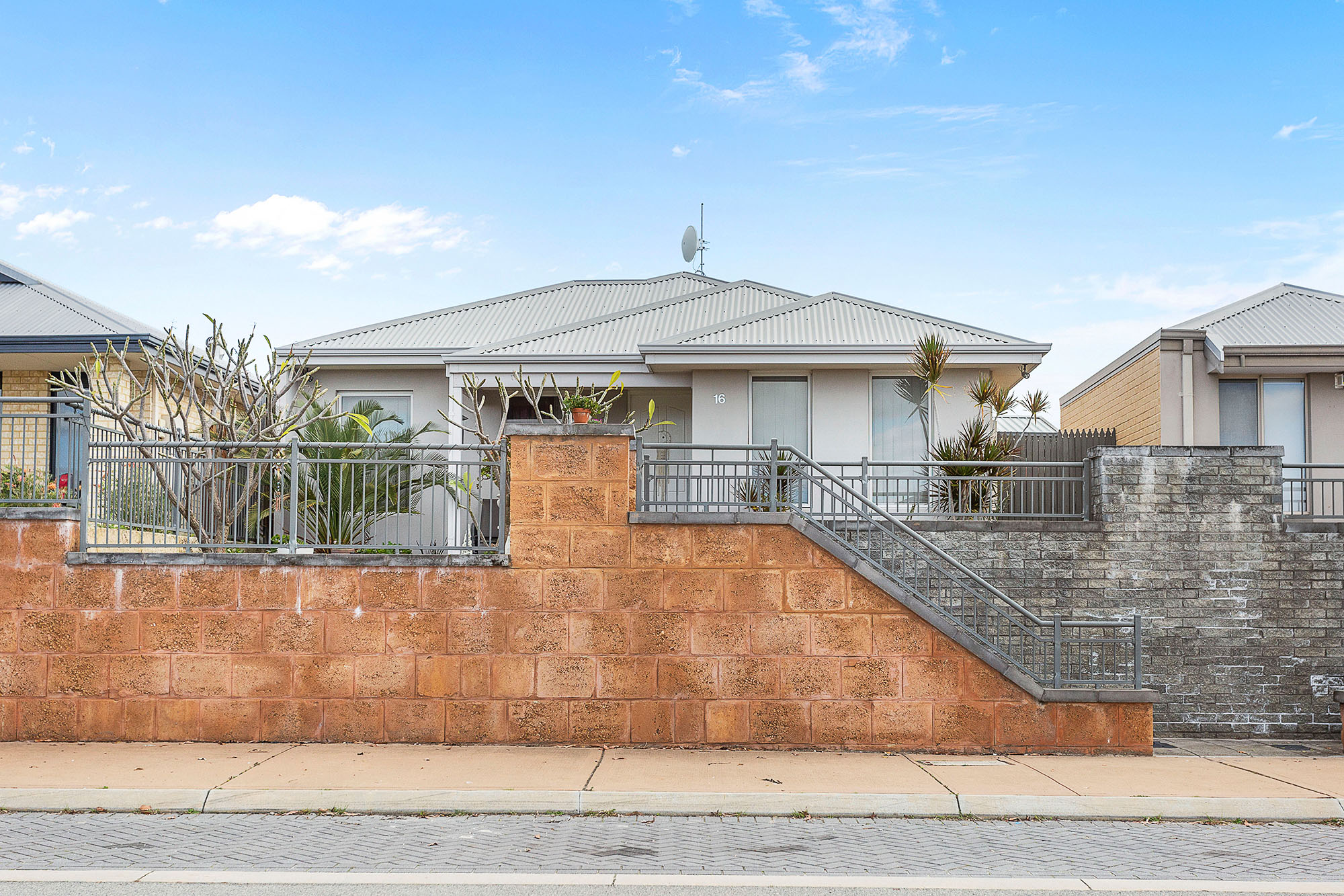 16 Brixton Crescent Ellenbrook, WA. 6069, Perth - Image 1