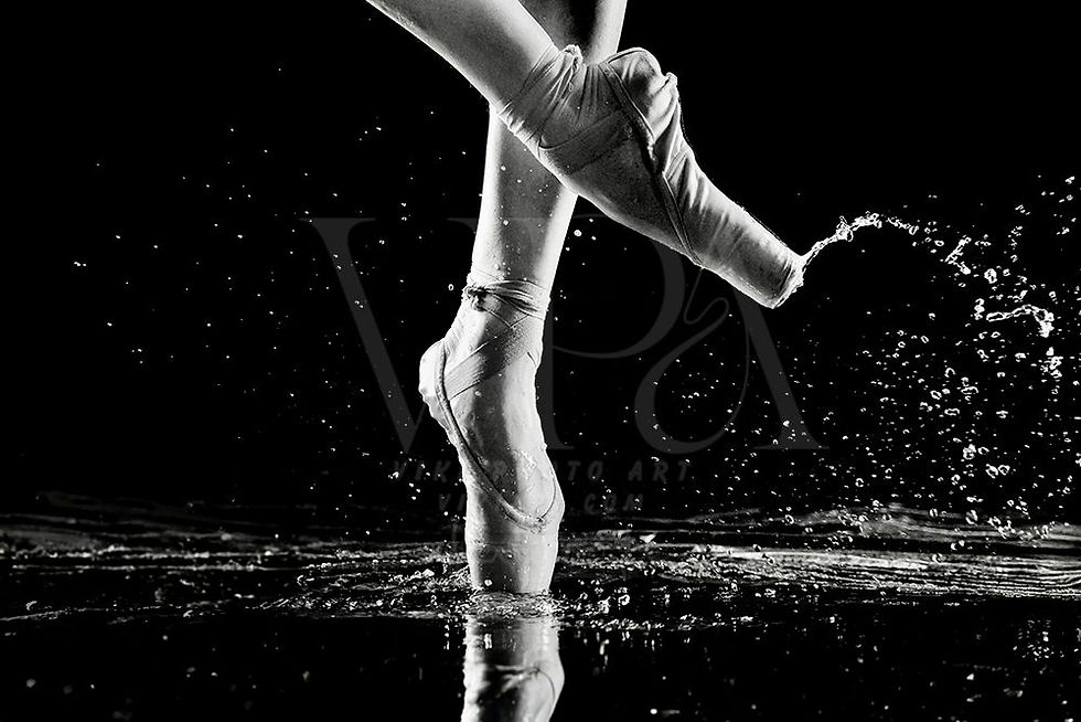 Indexkép: Ballerina Pointe Shoes & Water Splash - Motion Art Print