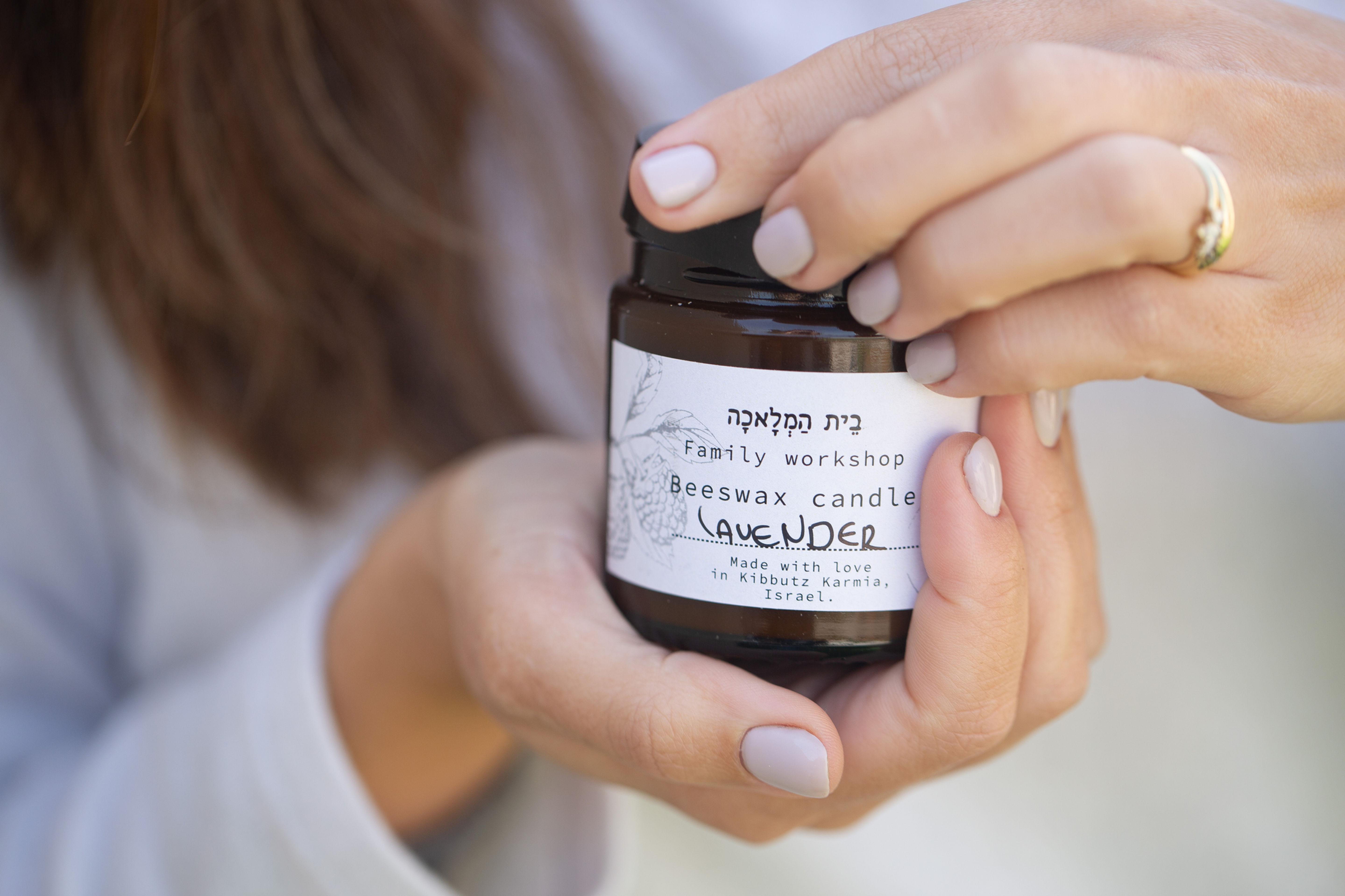 נר ריחני-זכוכית חומה ריח לבחירה גודל S