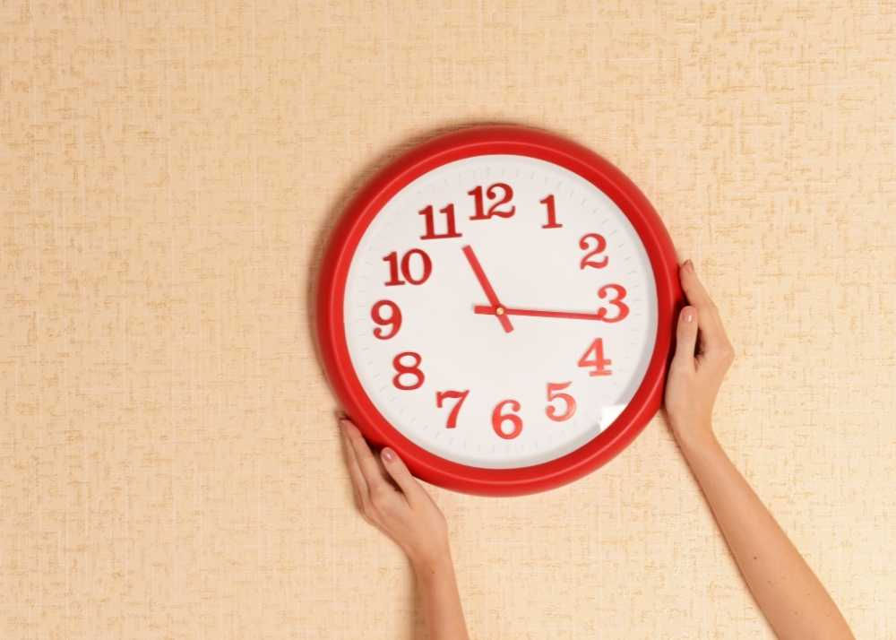 How High Should You Hang A Clock?
