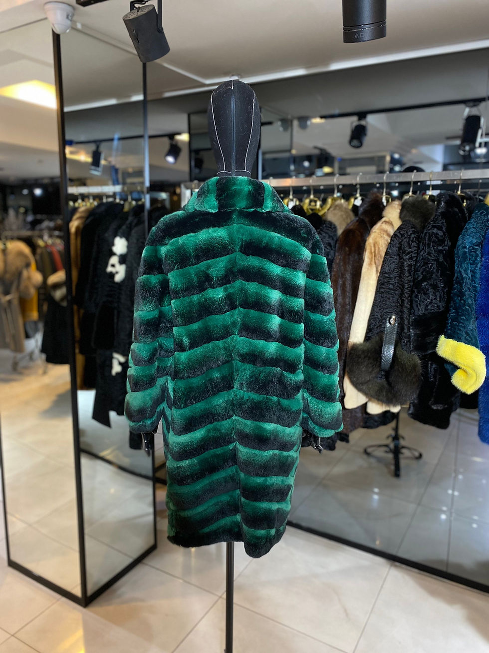 الصورة المصغرة: Women Fur Coat with Real Fur Luxury Women Jacket Women’s Winter Coats - Long Win