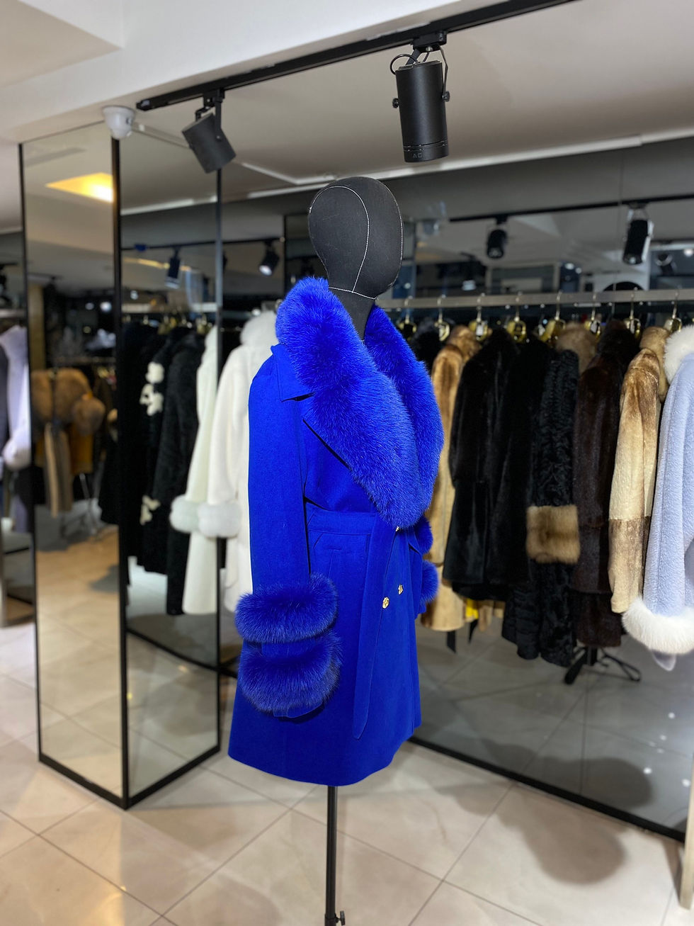 الصورة المصغرة: Cashmere, Wool mixed Fabric Woman Fur Coat with Real Fur Coat Woman’s Long Winte