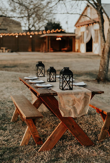 Table rustique d'extérieur