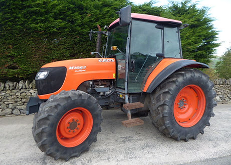695 kubota tractor.JPG