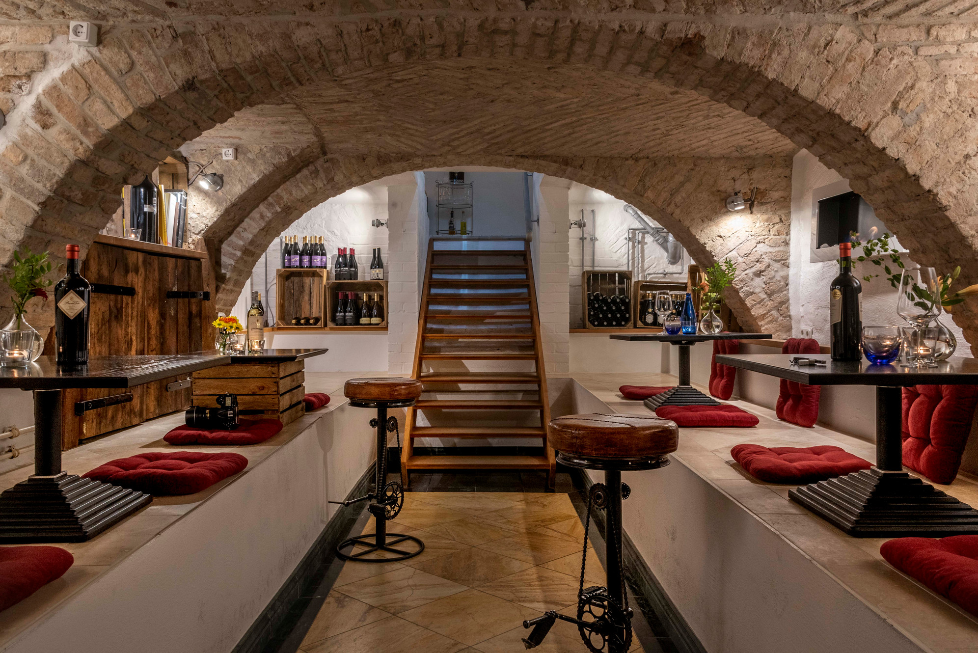 Weinbar | 16Plus Weinbar & Feinkost | Potsdam