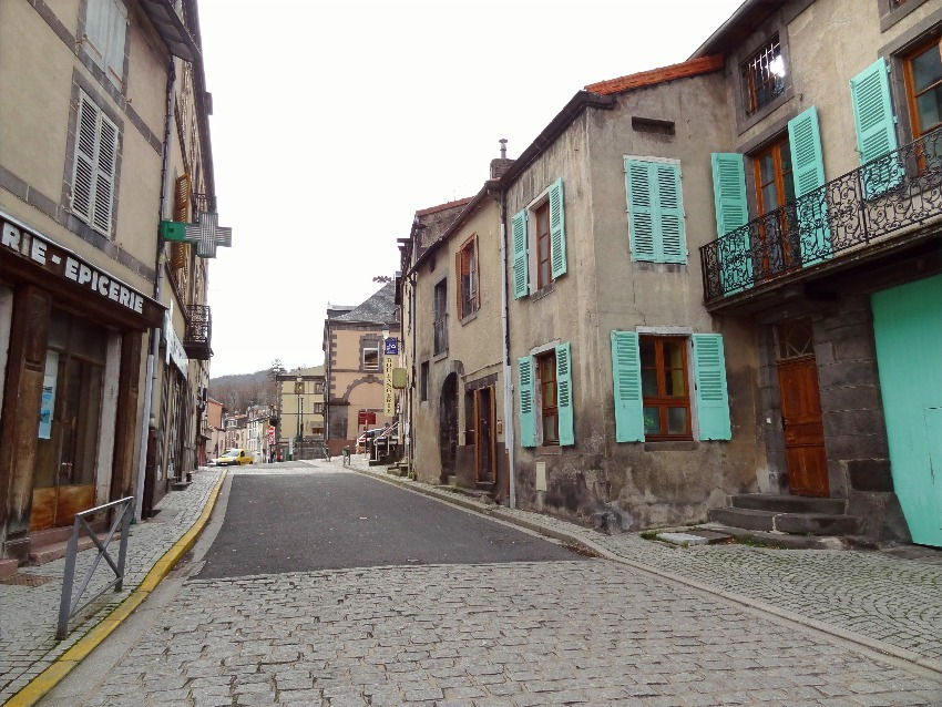 Un atelier d'étudiants accueilli à Volvic pour végétaliser son centre-ville