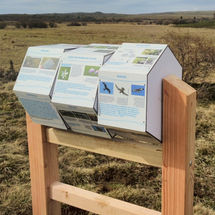 Borne pédagogique dans la réserve des tourbières du Jolan et de la Gazelle © G-Caillon SMP