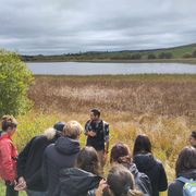 Un public attentif accueilli dans la Réserve naturelle du Jolan et de La Gazelle