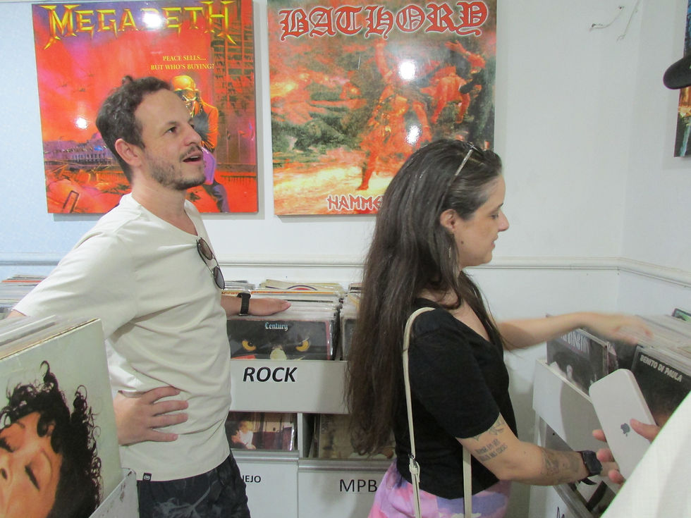 “A gente acabou de comprar uma vitrola. Estamos começando a ver alguns discos pra levar, com esse desejo de colecionar.” -- relata Jean. --- Foto: Ester Moraes