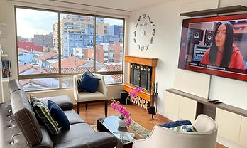 AMOBLADO! Ubicado en el exclusivo Barrio de Lisboa-Cedritos, estrato cinco. Con 67 m² (Calle 135c con carrera 10ª). Es exterior con estupenda vista hacia el norte y occidente donde se pueden apreciar los cerros y la arquitectura del sector por ser un 4° piso y no poseer edificaciones altas a su alrededor, dos habitaciones, dos baños un garaje.