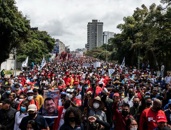 Venezuela: oficialistas y opositores se movilizaron en Caracas por el Día de la Juventud