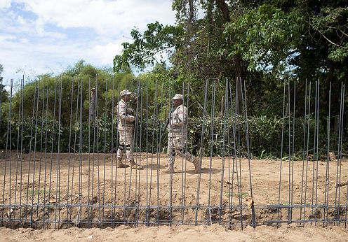 Soldados no muro entre República Dominicana e Haiti