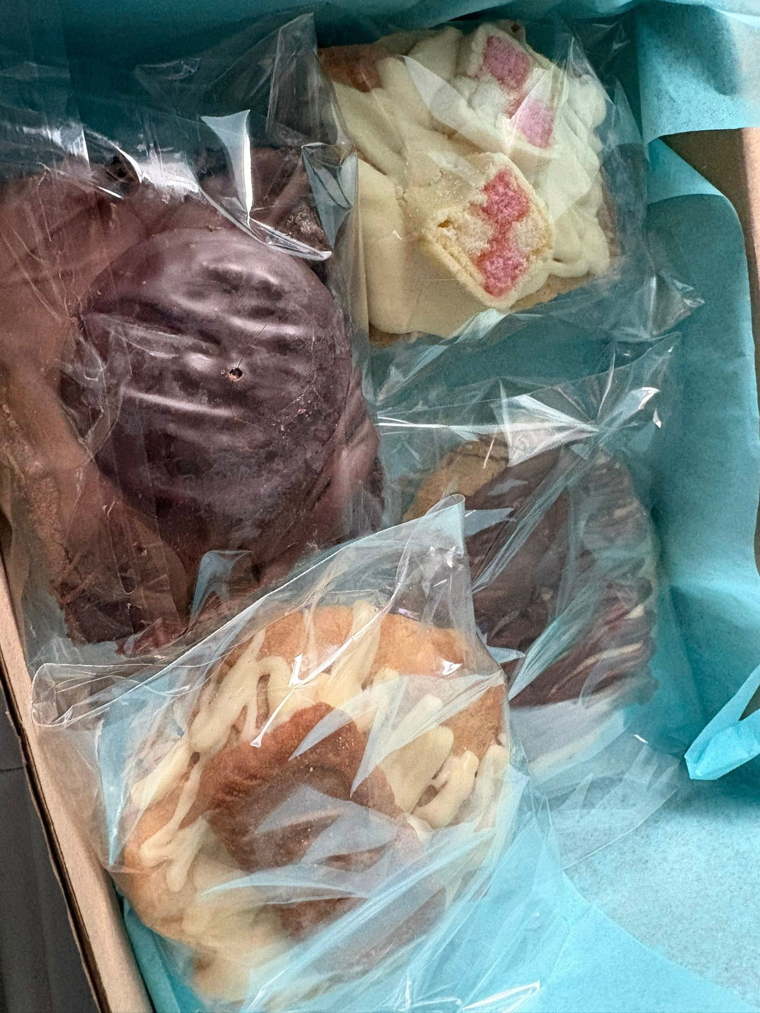 4 Item - Postal Box