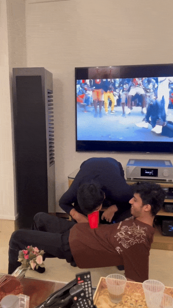 GIFbodyShot-ezgif.com-video-to-gif-converter (1) (1).gif