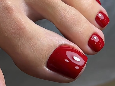 Pedicure in farnborough at blondy and girls