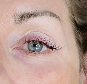 Classic eyelash extensions in Farnborough Blondy and Girls natural individual lashes