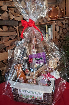 Foto Geschenkkorb 2021 11 24 mit Holz.jpg