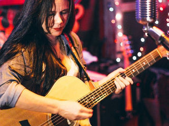 Artist Profile: Andi Rae Healy