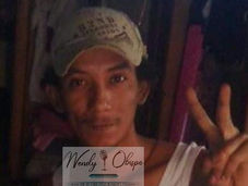 Esta tarde un hombre sale por la puerta falsa, en la colonia CNOP, al sur de Iguala.