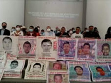 Tras el tercer informe del GIEI sobre el caso de Ayotzinapa, familiares de los jóvenes desaparecidos