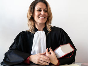 Pourquoi les avocats portent-ils la robe ?