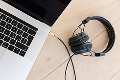 Blog, podcast, artikler, posters, plakater, bøger og video.