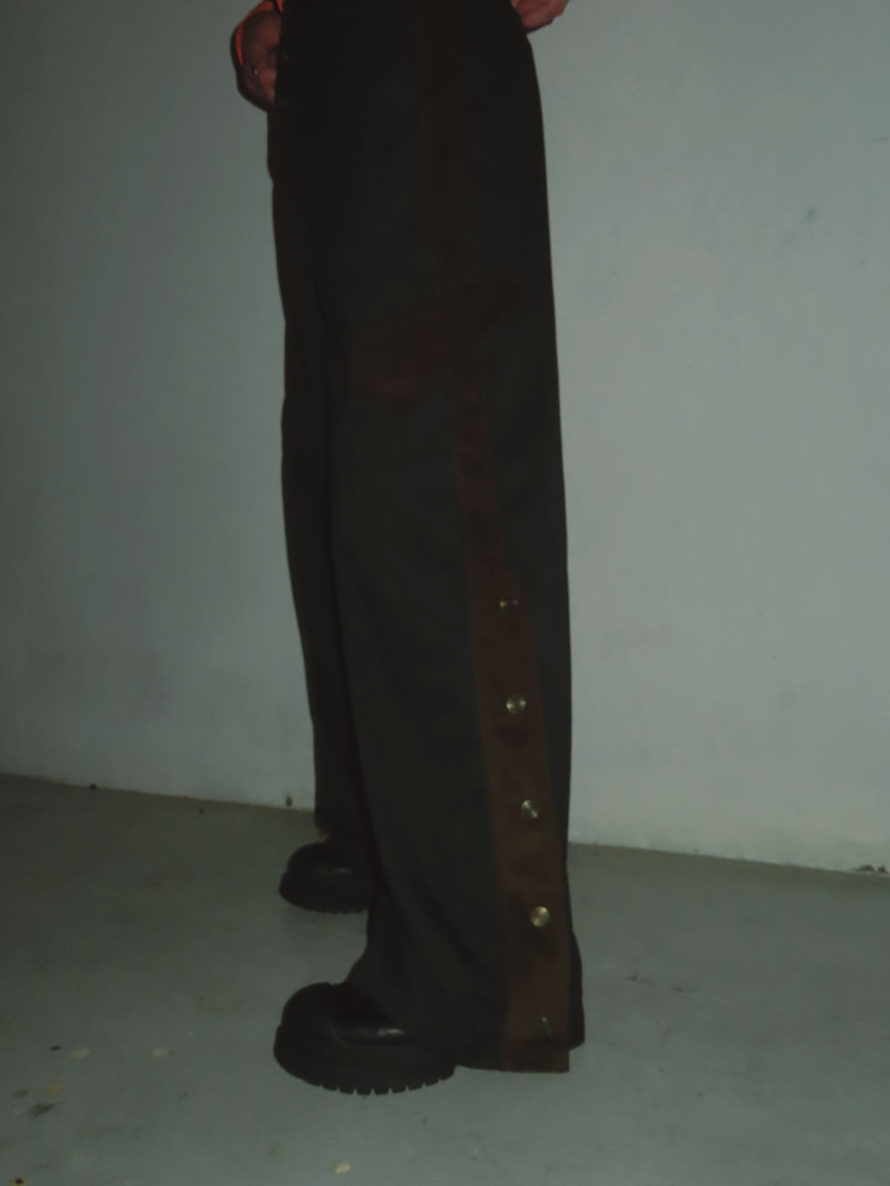 Formal trouser look 3 snap detail