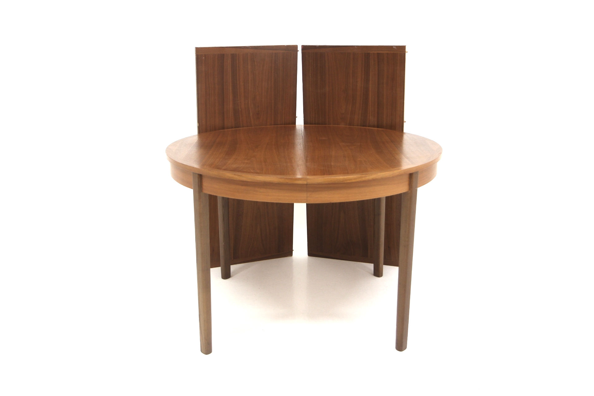 Table de salle à manger en noyer, Suède, 1960