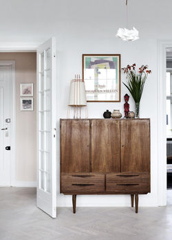 airy-scandinavian-and-mid-century-modern-apartment-5.jpeg