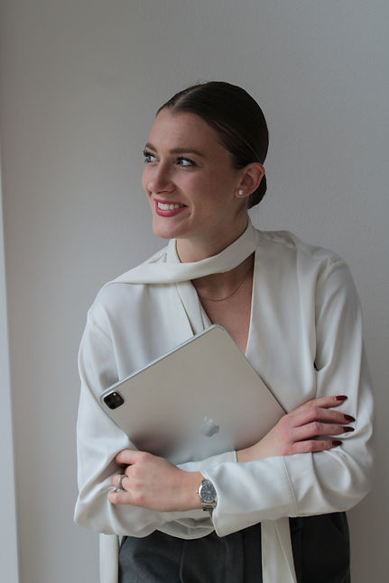 Glori Montelli con iPad