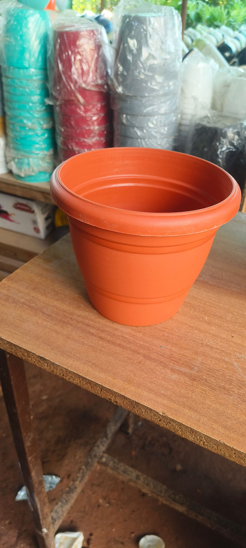 8"plastic pots