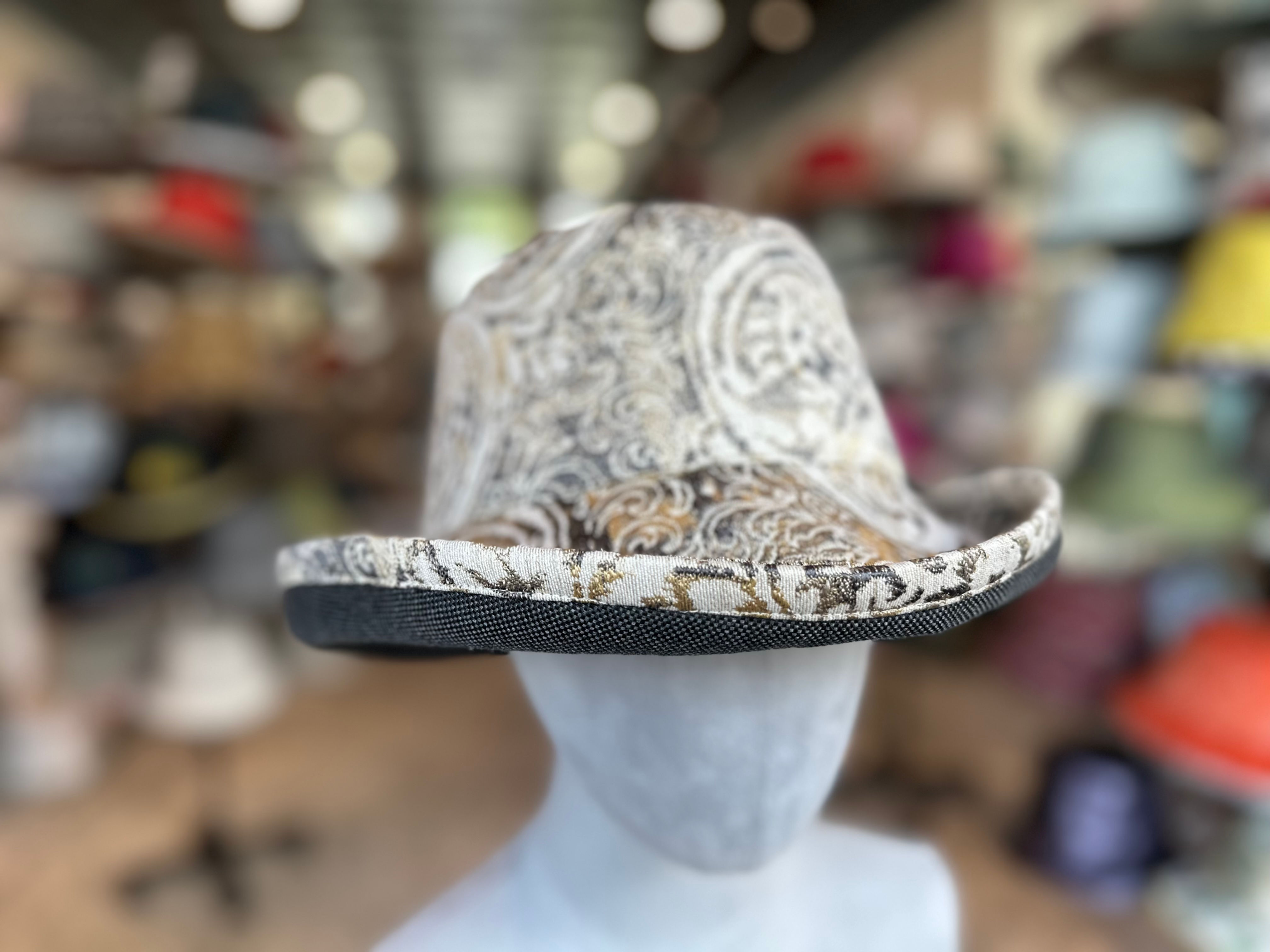 Metallic Gold/Grey Scroll