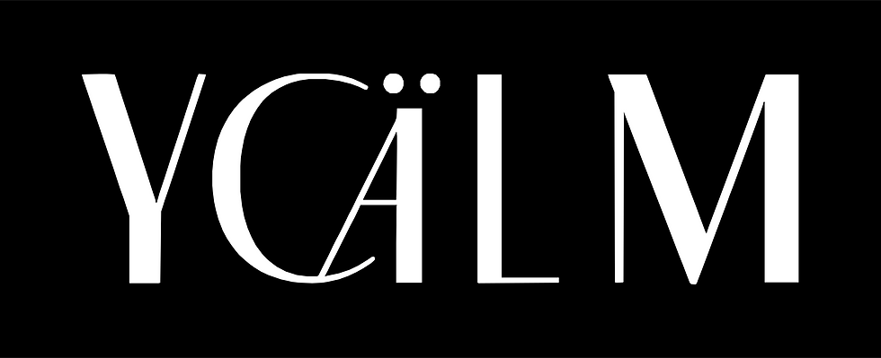 YCALM em branco em fundo preto. Logotipo da marca com letras estilizadas YCALM.
