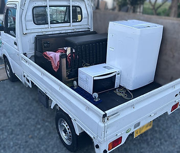 不要品(家電)を積んだ軽トラック