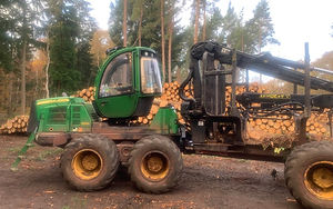 John Deer 1210E forwarder