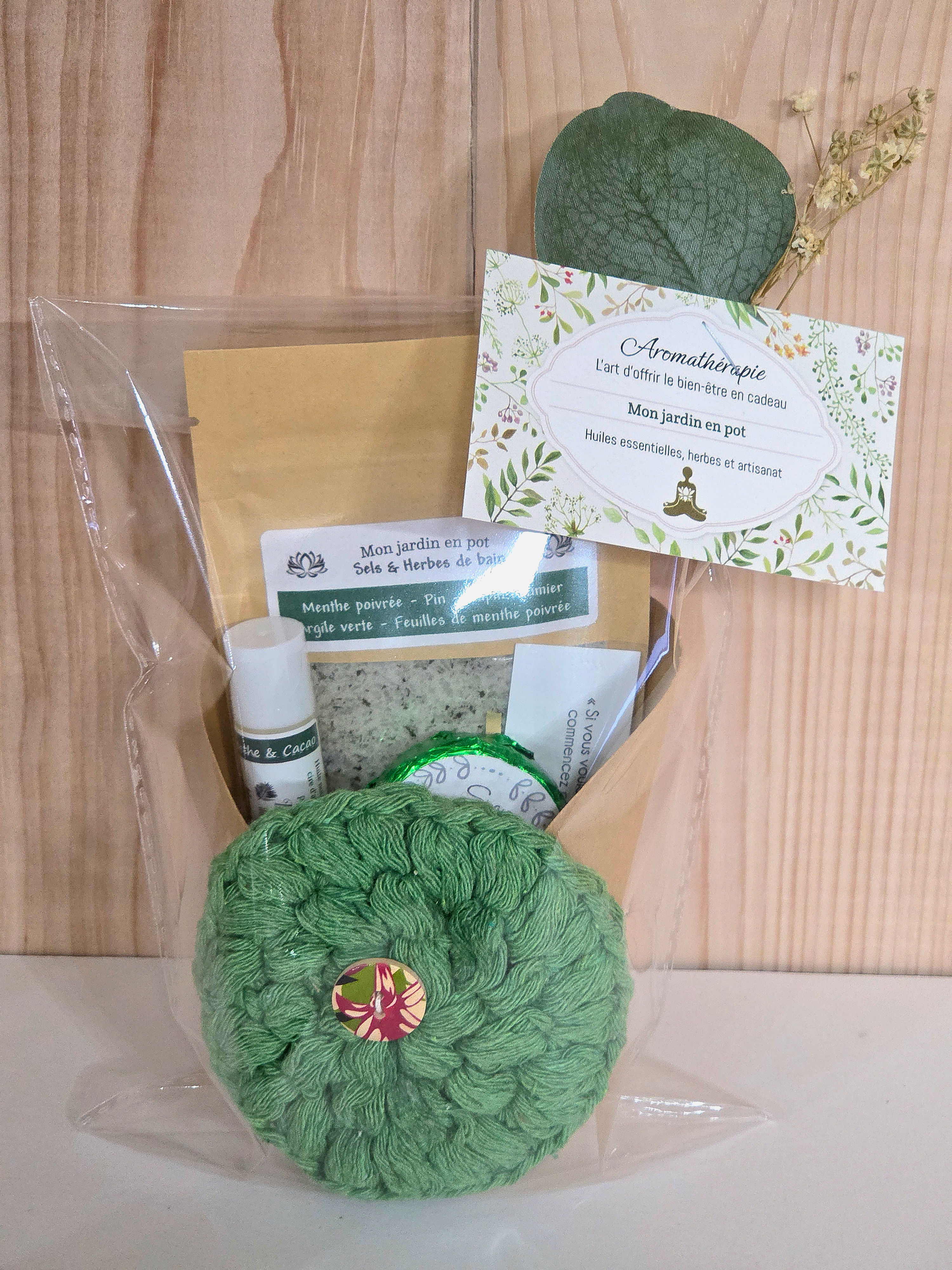 Ensemble cadeau sels, baume à lèvres, bombe de douche, tampon de coton