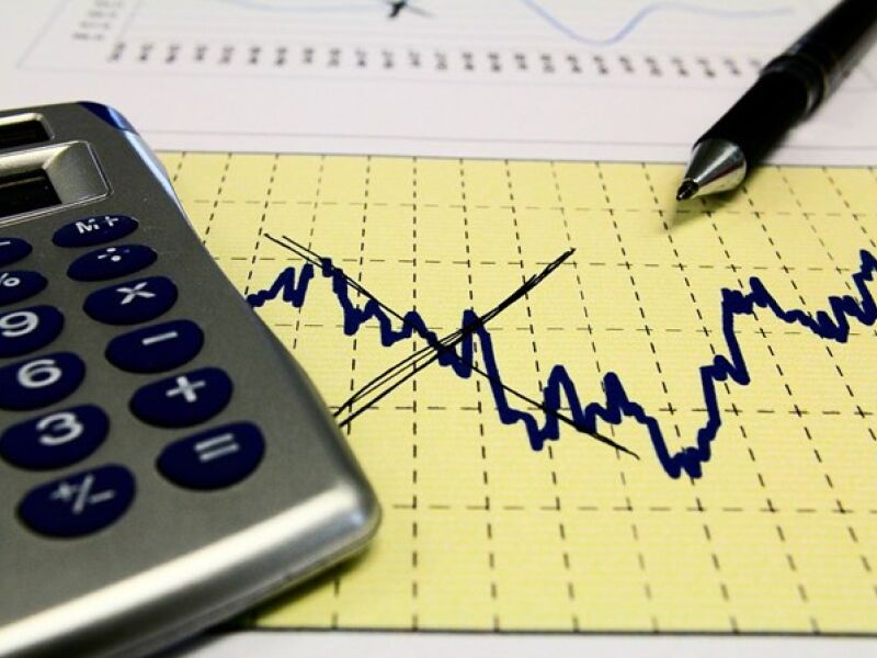 PMI de serviços cai a 49,2 em setembro, na maior perda de produção do setor privado em um ano