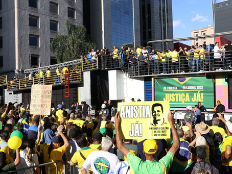 Ato “Justiça Já” leva milhares à Avenida Paulista com duras críticas ao STF e apelos por liberdade e anistia