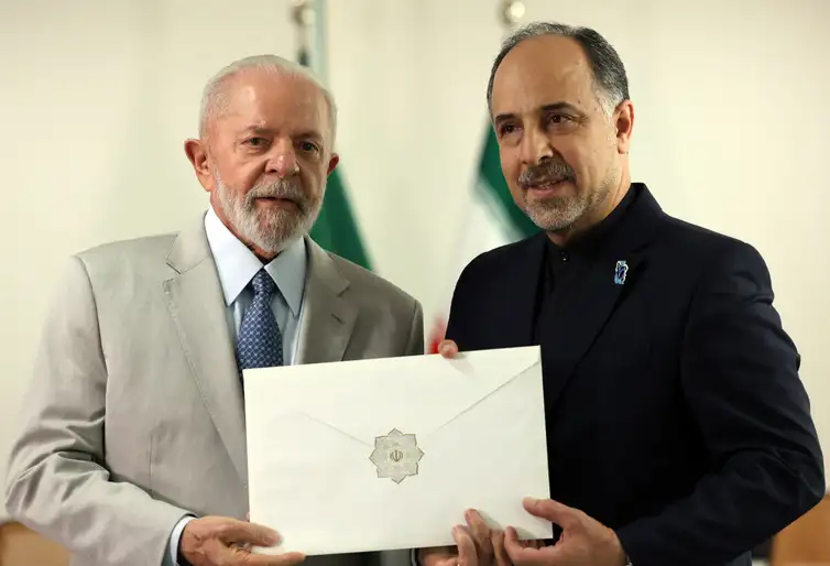 Lula e Abdollah Nekounam. Foto: Antonio Cruz/Agência Brasil