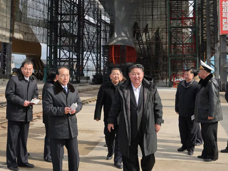 Kim Jong-Un inspeciona submarino nuclear