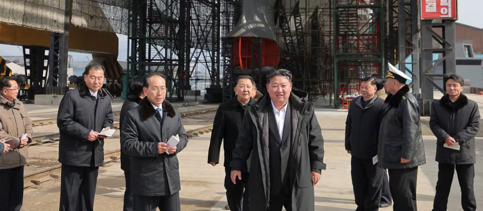 Kim Jong-Un inspeciona submarino nuclear