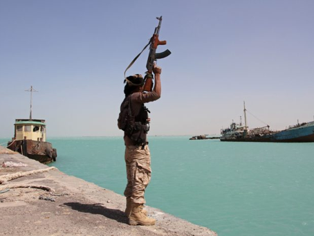 Embaixador saudita diz que Estreito de Bab al-Mandab foi “limpo” de remanescentes dos houthis