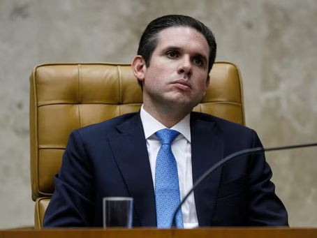 Hugo Motta critica Eduardo Bolsonaro: “Atua contra os interesses do Brasil”