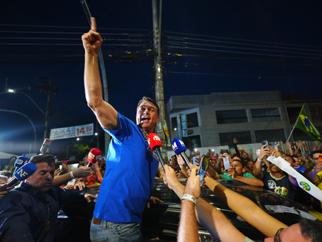 Futura: Flávio Bolsonaro ultrapassa Lula no 1º turno e vence com folga no 2º, abrindo 5,7 pontos de vantagem