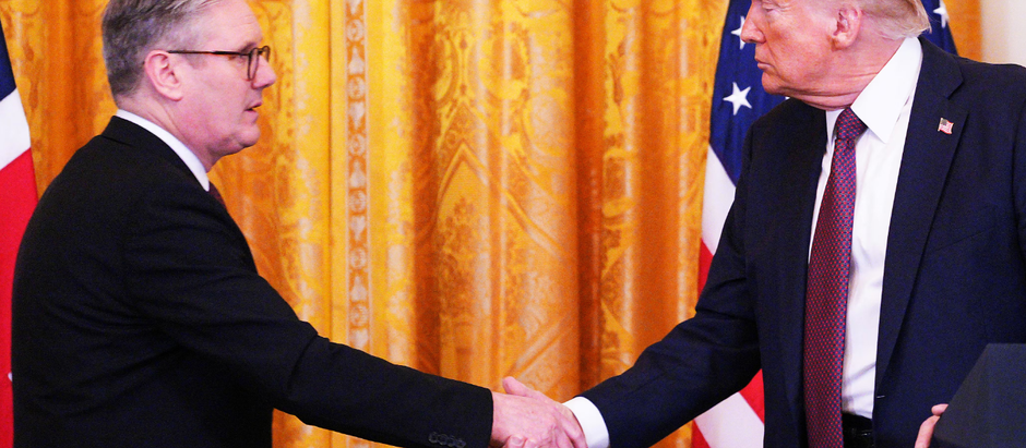 Trump firma pacto comercial com Reino Unido e reforça liderança global dos EUA