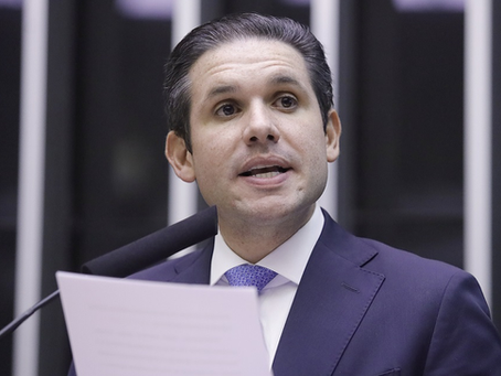 Hugo Motta aciona Corregedoria contra 14 deputados da oposição e 1 da base governista após protestos na Câmara